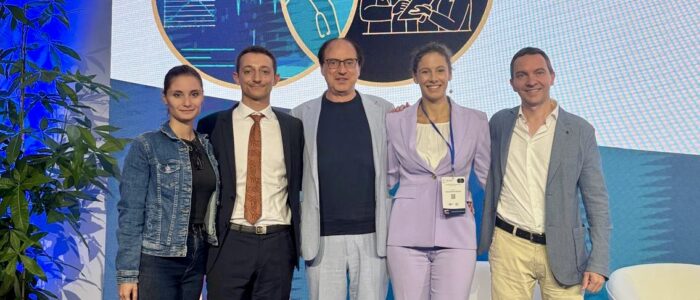 Roberto Venesia, al centro, con Alessandro Dabbene a destra assieme al futuro della FIMMG Piemonte